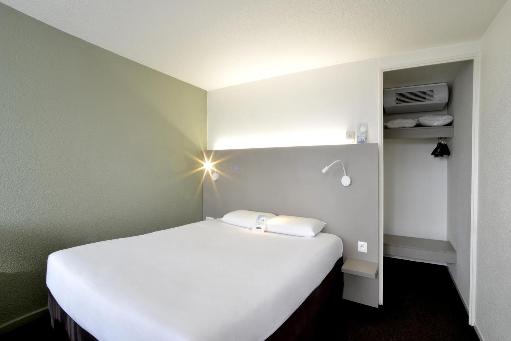 Hotel The Originals City, Annecy Aéroport